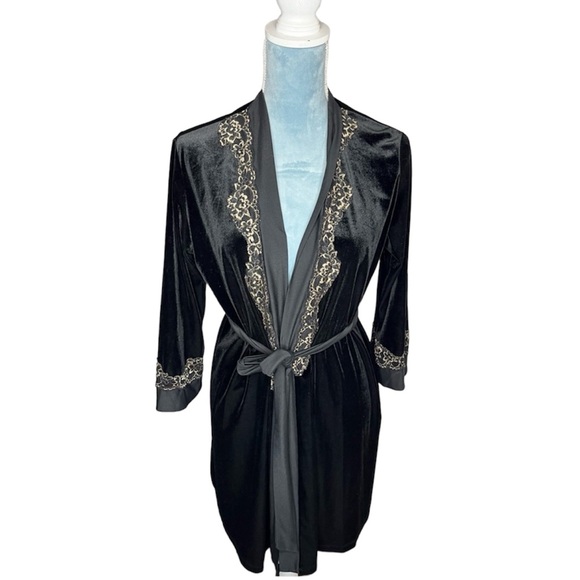 IN BLOOM Luxurious Robe With Lace